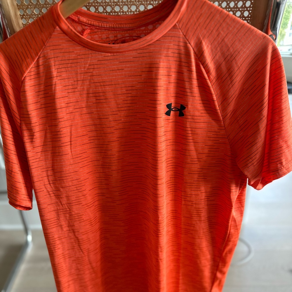 Men’s M Under Armour Performance Tee